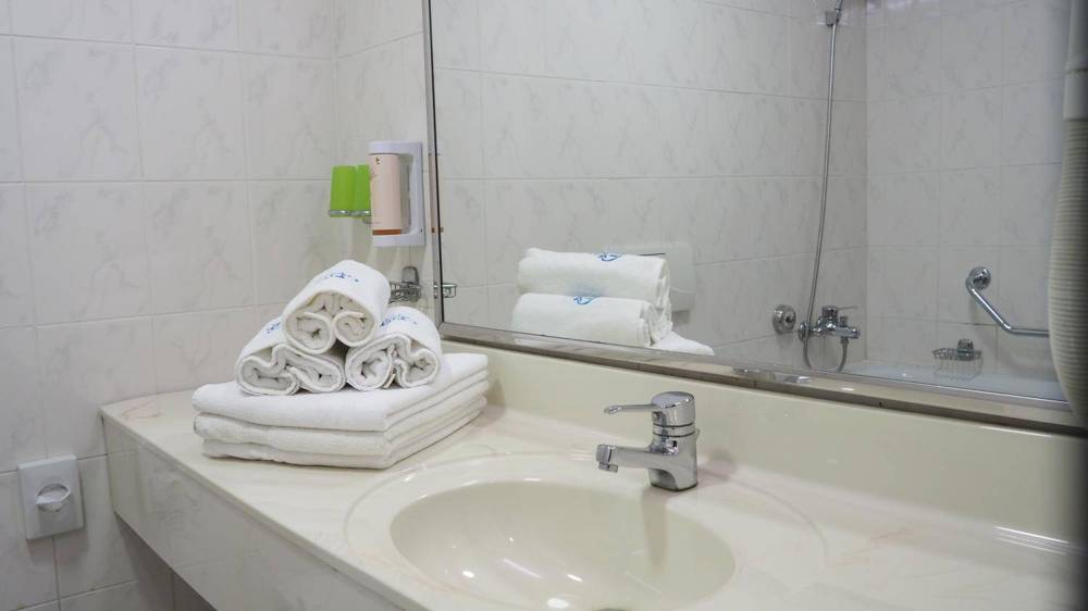 Economy suite