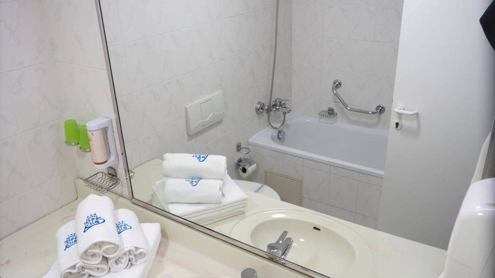 Economy suite